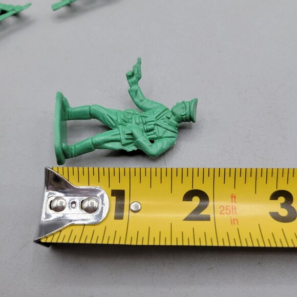 Army Men Plastic Soldiers Aquarium Terrarium Decor 27 Pieces - Picture 5 of 5